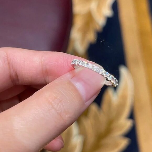 1 Set of Wedding Anniversary Round Cut 8mm & 2mm Moissanite Four Claw Set - Picture 4 of 6